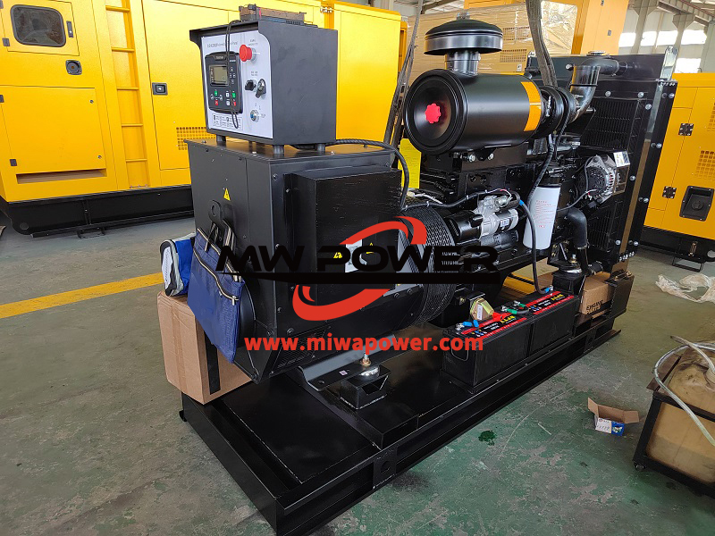 康明斯发电机发往建筑工地